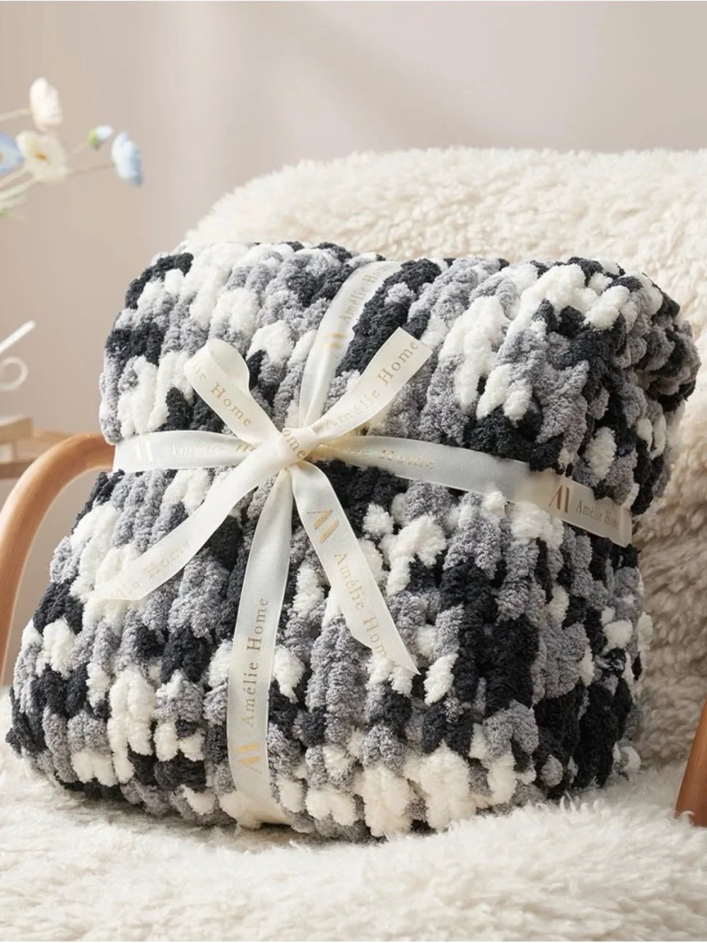 Cozy Plush Houndstooth Throw Blanket in Black & Gray
